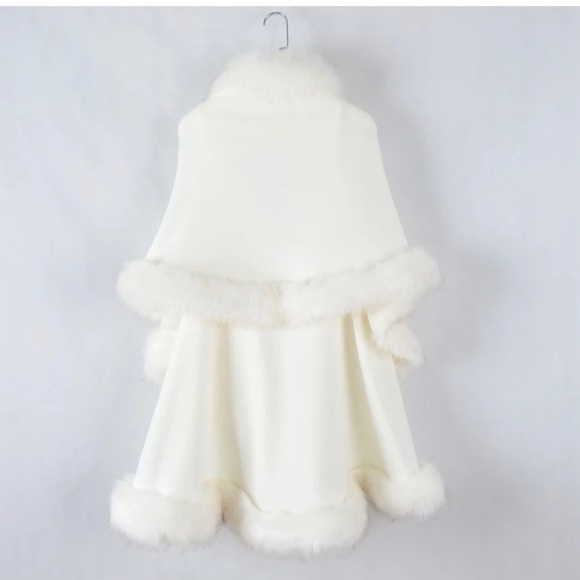 🥂THE AUDREY🥂WHITE FAUX FUR TRIMMED LAYERED CAPE - Picture 8 of 10